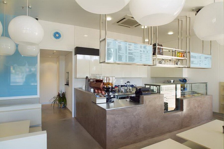 Concrete cast Bar 